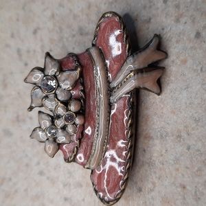 Hat brooch
